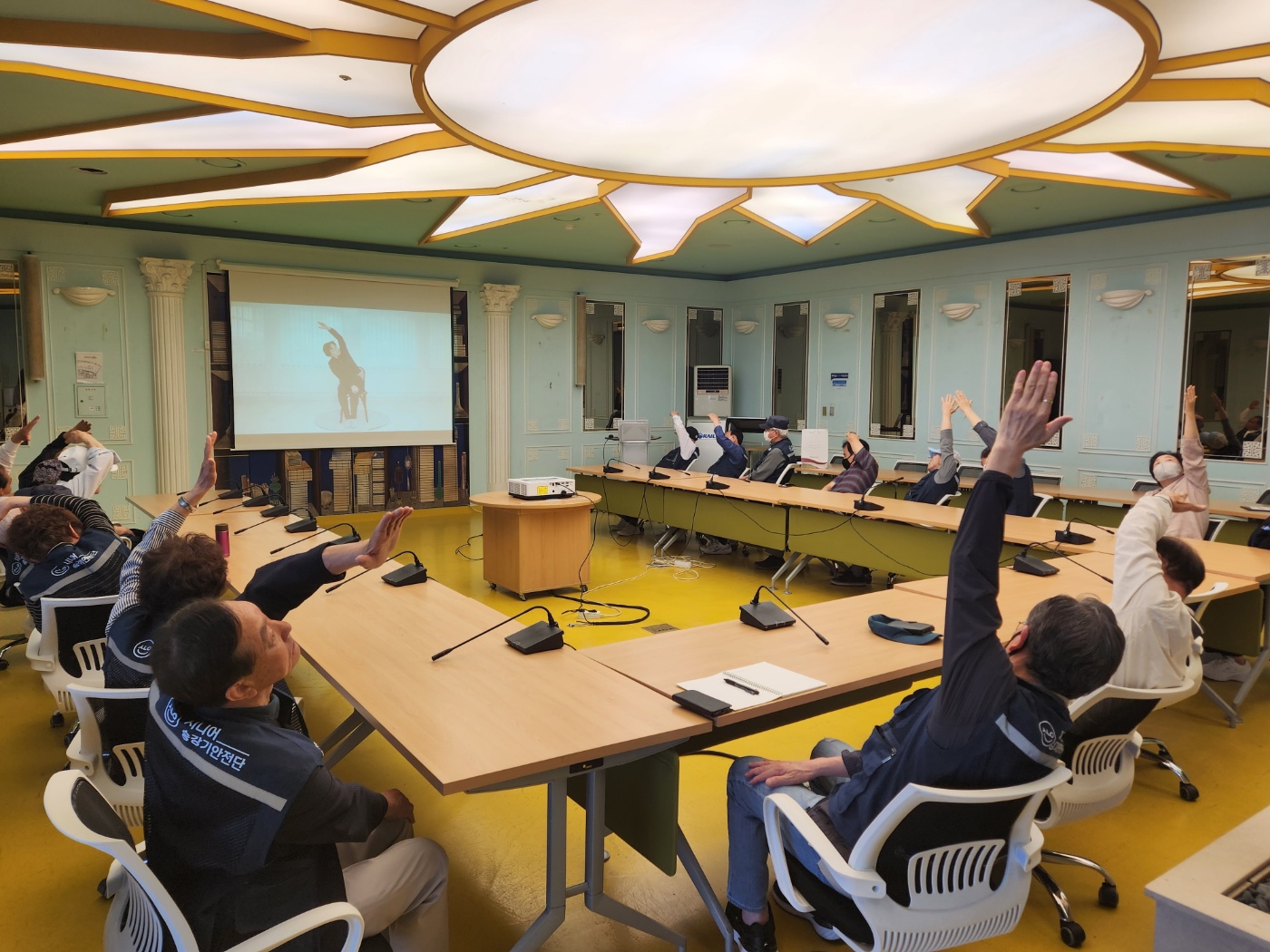 [노인일자리]노인일자리 및 사회활동지원사업 사회서비스형 참여자 안전·직무교육 실시