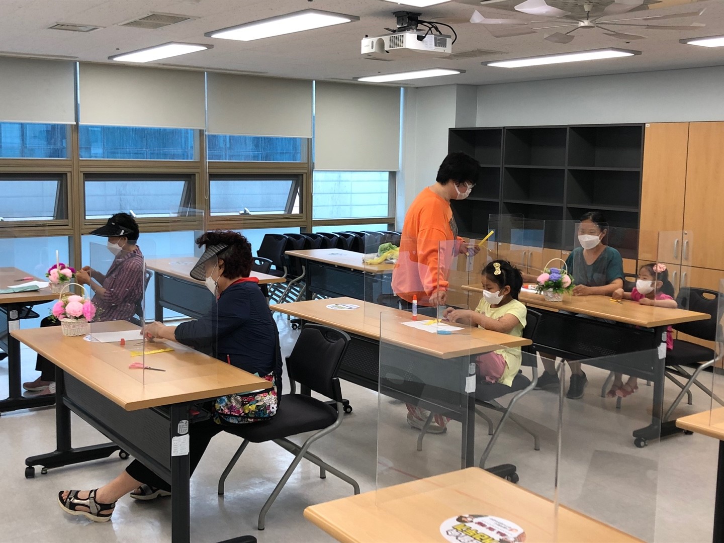 2021 토요행복공간 ‘지역주민이 진행하는 특강1 – 종이카네이션 만들기’