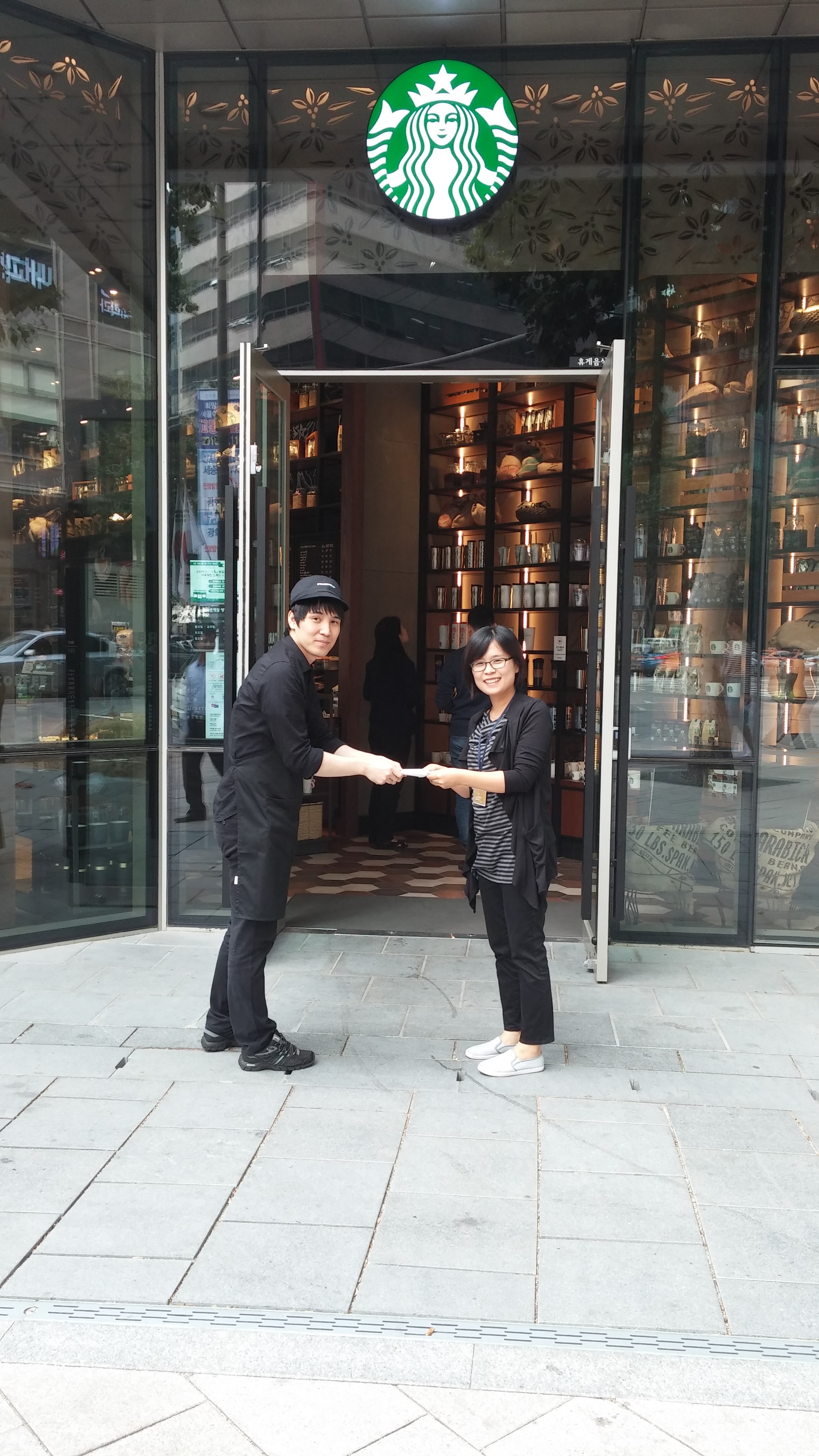 스타벅스 광화문역점 후원금 전달
